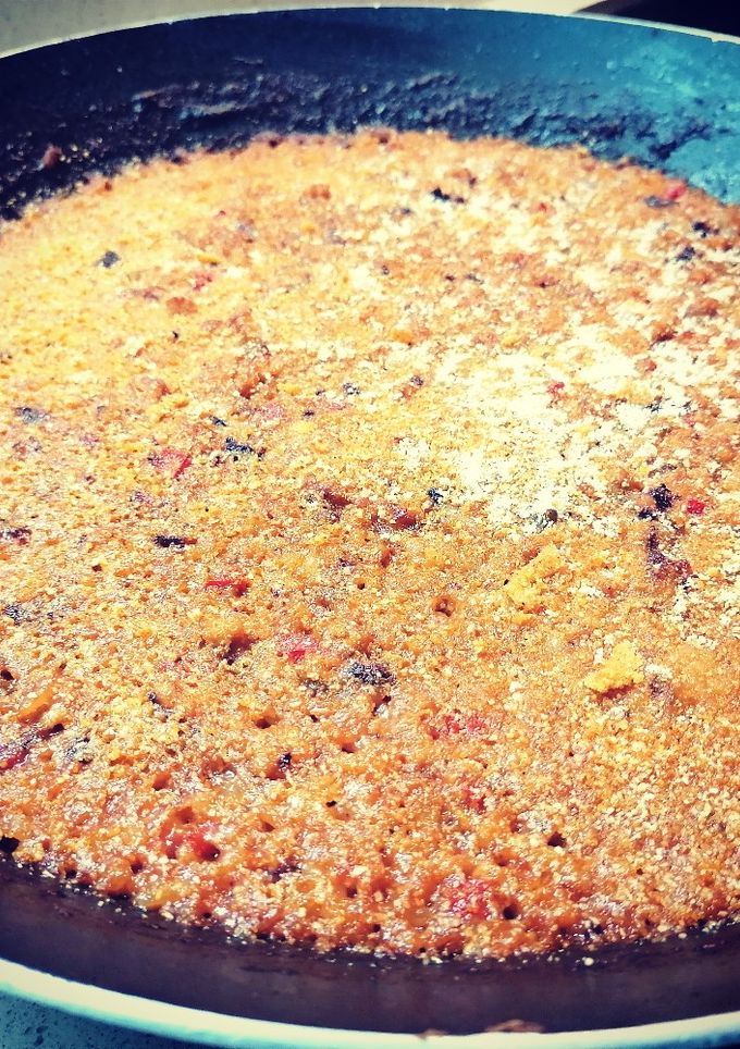 Una foto de Paella de carne picada en costra de ajo