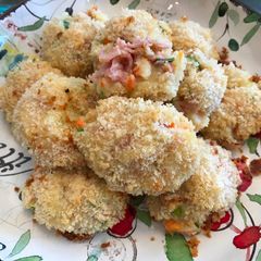 A picture of Oven-Baked Potato balls.