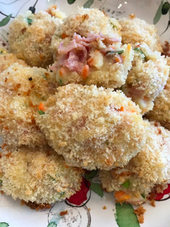 A picture of Oven-Baked Potato balls.