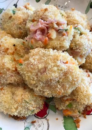 A picture of Oven-Baked Potato balls.