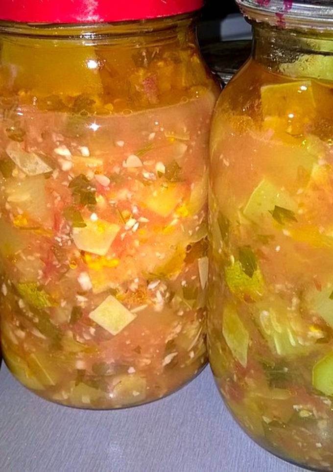 Салат из кабачков на зиму. Кабачки в томатном соусе