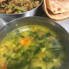 A picture of Palak daal.