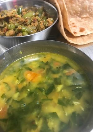 A picture of Palak daal.