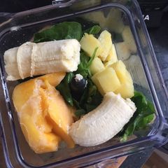 A picture of Tropical green smoothie.