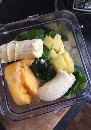 A picture of Tropical green smoothie.