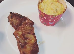 Hình của món Sườn non nướng mật ong cho bé 12m+ ăn kèm bánh khoai tây ghiền mẹ chế 😁.