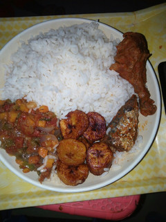 A picture of Sauce stew with white rice and plantain.
