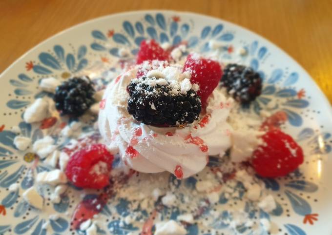 Creamless Eton Mess