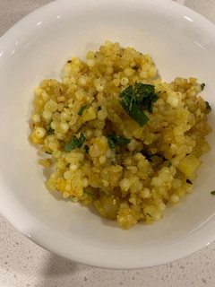 સાબુદાણા ની ખીચડી (Sabudana Khichdi Recipe In Gujarati) રેસીપી મુખ્ય ફોટો