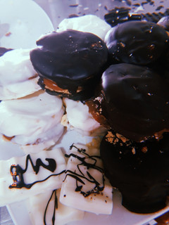 Una foto de Alfajores de Maicena Bañados