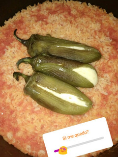 Una foto de Arroz con chiles rellenos