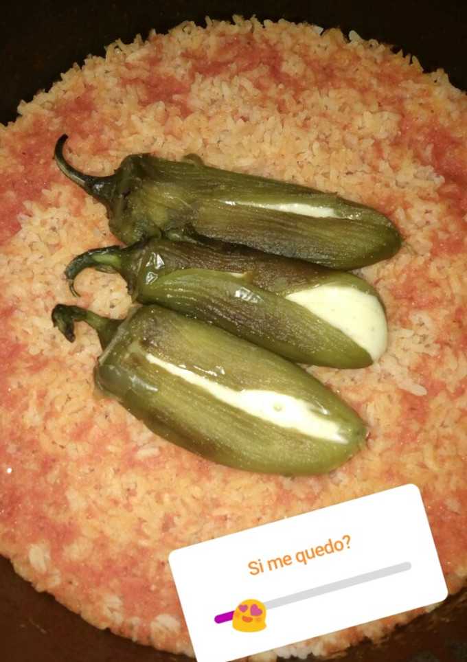 Una foto de Arroz con chiles rellenos