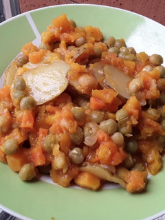 Una foto de Guiso🍲 de verduras con papa🥔