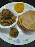 सुरती उंधीयु पुरी (Surti Undhiyu Puri Recipe In Marathi)