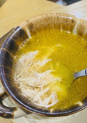 A picture of Healthy chicken yakhni.
