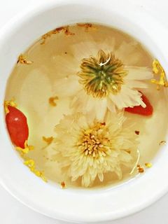 Hình của món Trà bạch cúc kỷ tử quế hoa.