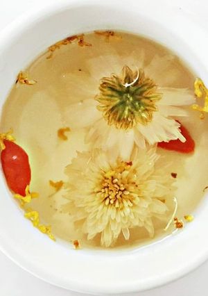 Hình của món Trà bạch cúc kỷ tử quế hoa.