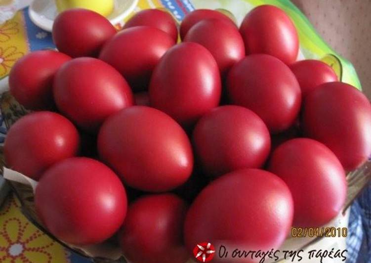 Easter eggs with cold dye