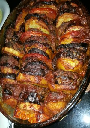 A picture of Kofta with Vegetables.