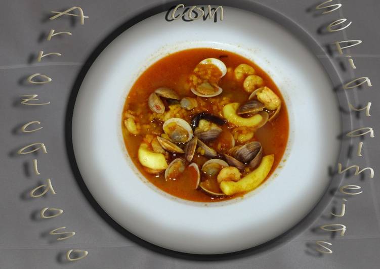 Arroz caldoso con sepia y almejas