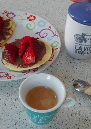 Foto di MINI Crepes con nutella e fragole