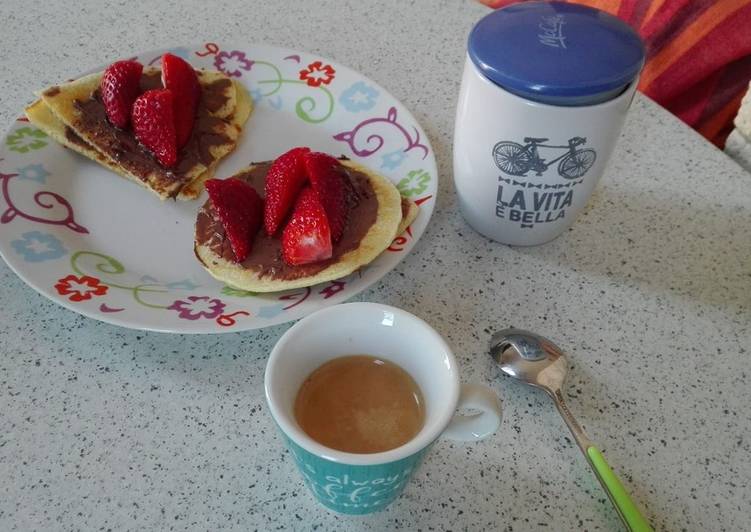 Recetta di Veloce MINI Crepes con nutella e fragole
