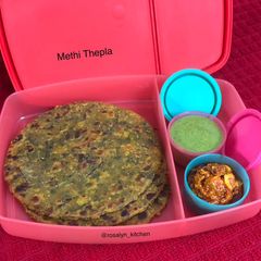 A picture of Methi Thepla.