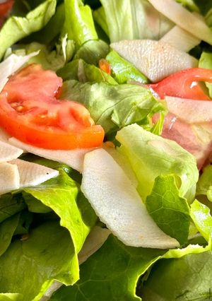 Hình của món 🌱 Salad Táo Bramley Cà Chua Dầu Dấm.