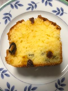 A picture of Raisin poundcake.