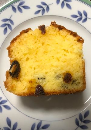 A picture of Raisin poundcake.