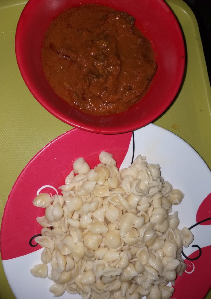 A picture of Macaroni and stew.