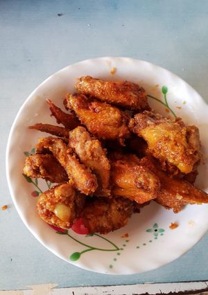 A picture of Fried wings.