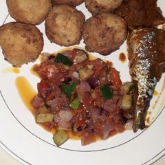 A picture of Yam balls and sauce.