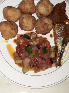 A picture of Yam balls and sauce.