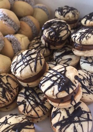 Una foto de Alfajores de nuez!😻