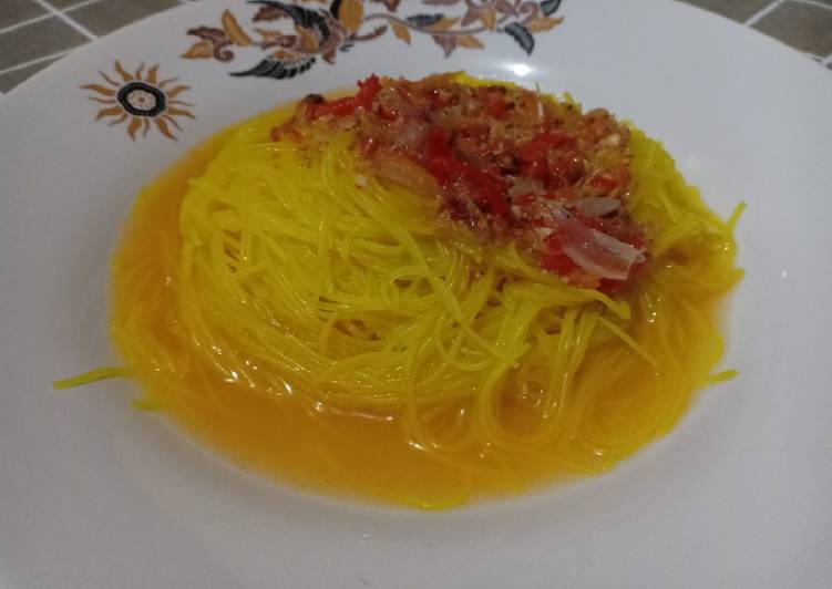 Resep: Bihun Kuning Kuah Pedas Khas Betawi yang Renyah!