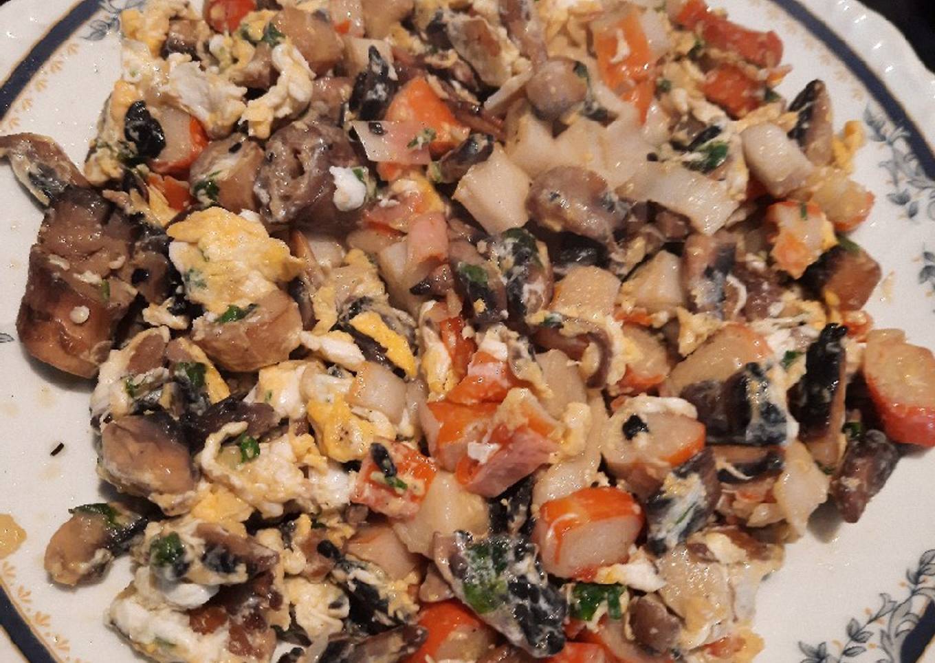 Revuelto de champiñones con varitas de cangrejo 🦀 y huevo