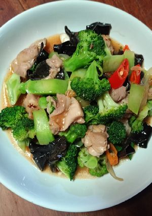 Foto resep Brokoli cah ayam