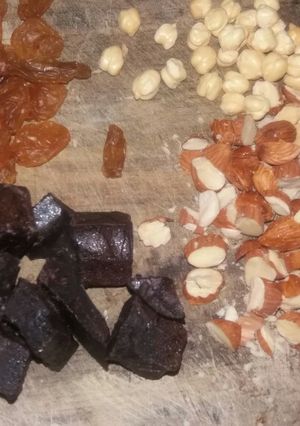 Foto resep CoCangKis(Coklat Kacang Kismis) 1 step