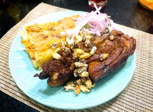 Una foto de Chicharrón de cerdo al estilo arequipeño