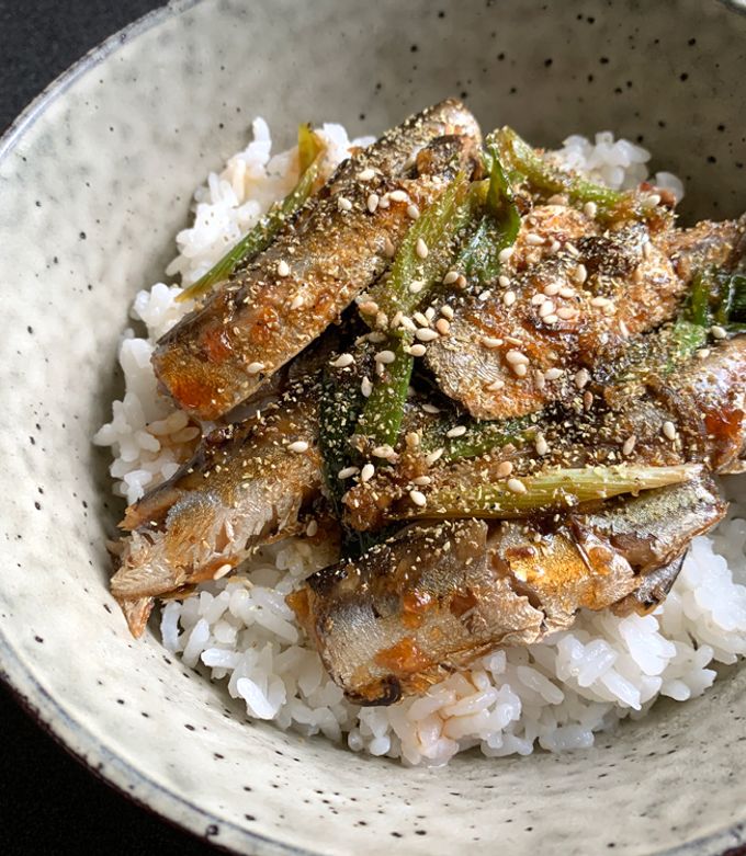 https://img-global.cpcdn.com/recipes/ed0cf5831f344757/680x781cq80/quick-easy-canned-sardines-rice-bowl-recipe-main-photo.jpg
