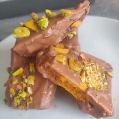 A picture of Honeycomb chocolate shards with pistachios.