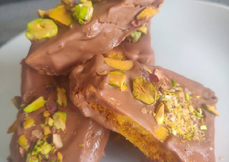 Honeycomb chocolate shards with pistachios