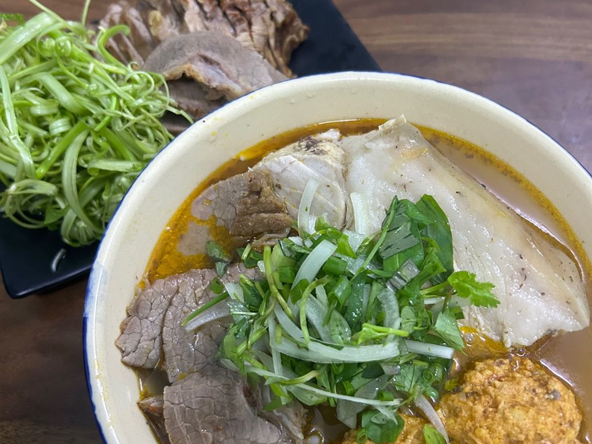 Bún bò Huế - Ẩm thực Việt