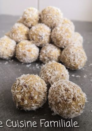 Une photo de Energy balls dattes, coco râpée