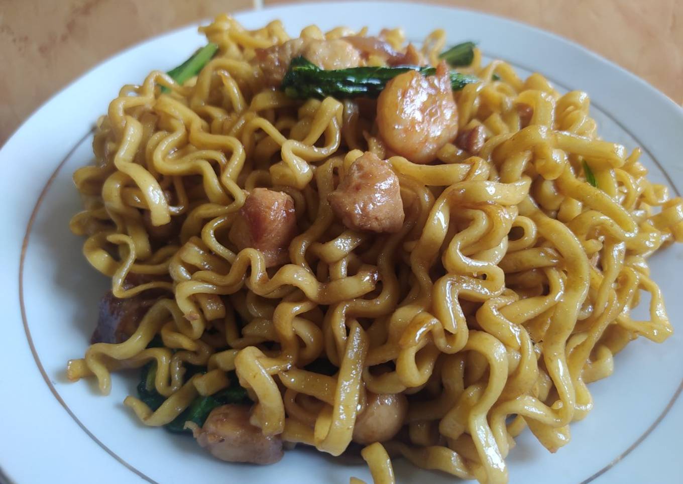Mie goreng ayam udang ikan