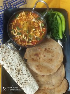 ગલકા ગાંઠીયા નું શાક (Galka Ganthiya Shah Recipe in Gujarati) રેસીપી મુખ્ય ફોટો