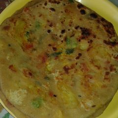 A picture of Mix vegetable paratha.