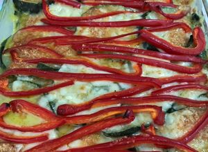 Una foto de Budín gratinado de zapallo italiano y espinaca al horno