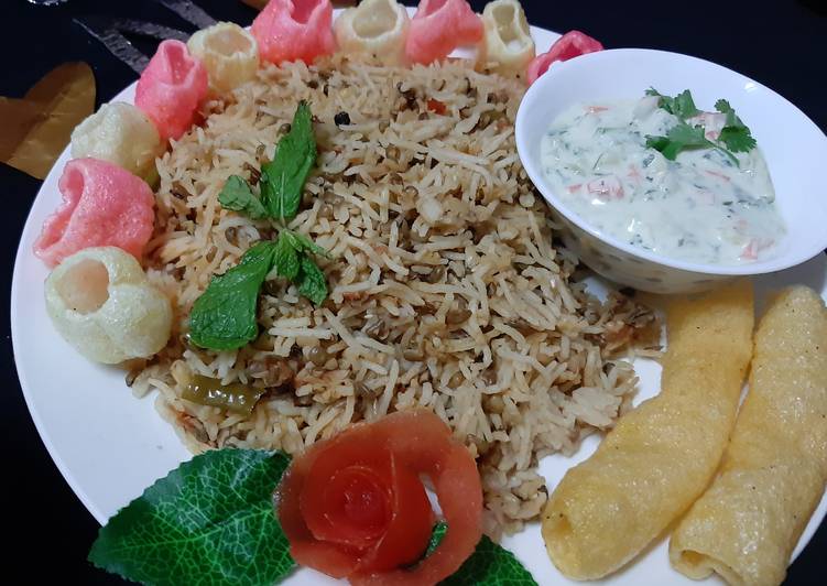 Easiest Way to Make Perfect Spicy Khichri Raita and Fry paper😋😋😋